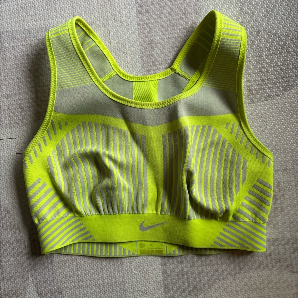 Nike FE/NOM Flyknit Sports Bra